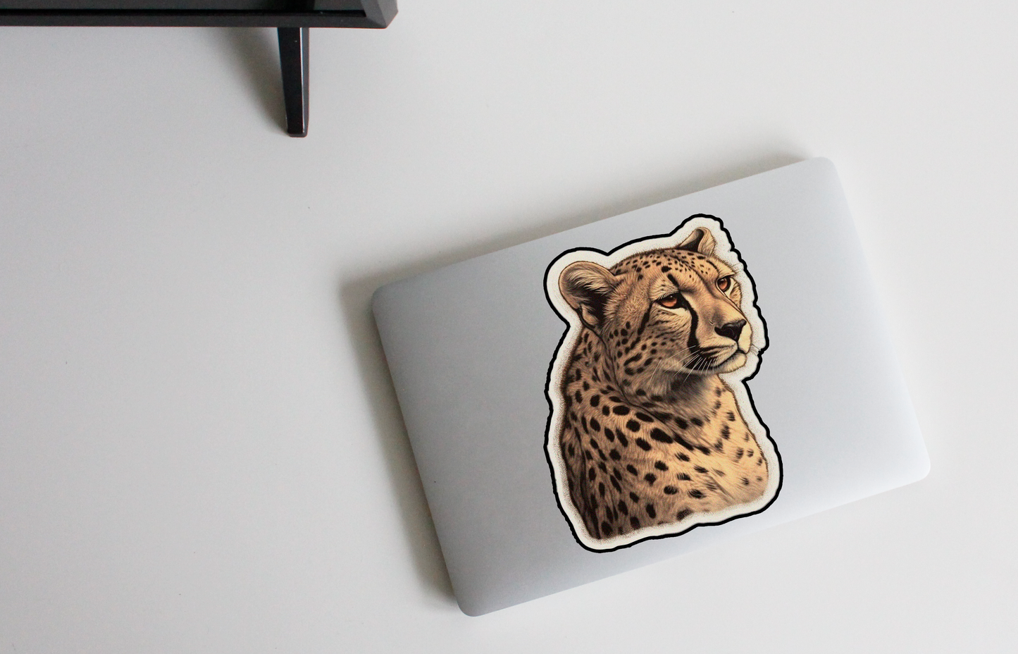 Maak een statement met onze 'Cheetah's Pride' sticker | Een fusie van kracht en stijl voor degenen die hun wildernisgeest willen tonen!