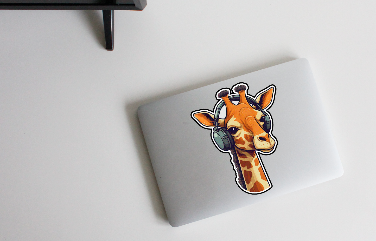 Ontdek de Ritmes van de Wildernis met onze 'Groovy Giraffe' Sticker | Een Melodieus Avontuur in de Natuur!