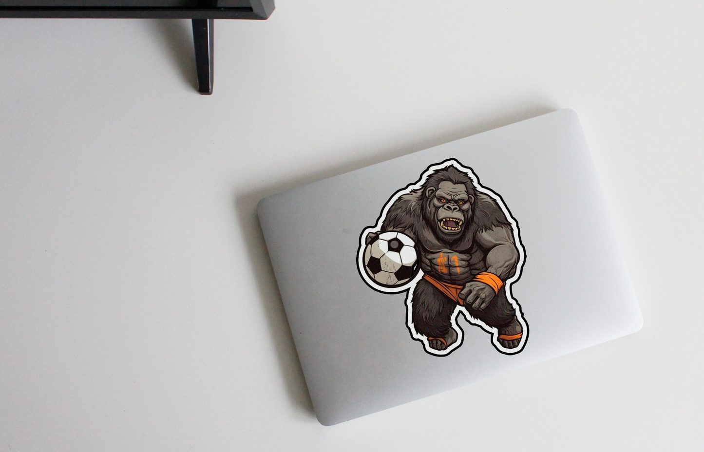 Schreeuw van enthousiasme voor de 'Goalkeeper Gorilla' sticker | Een gorilla met ongeëvenaarde keeperskills!