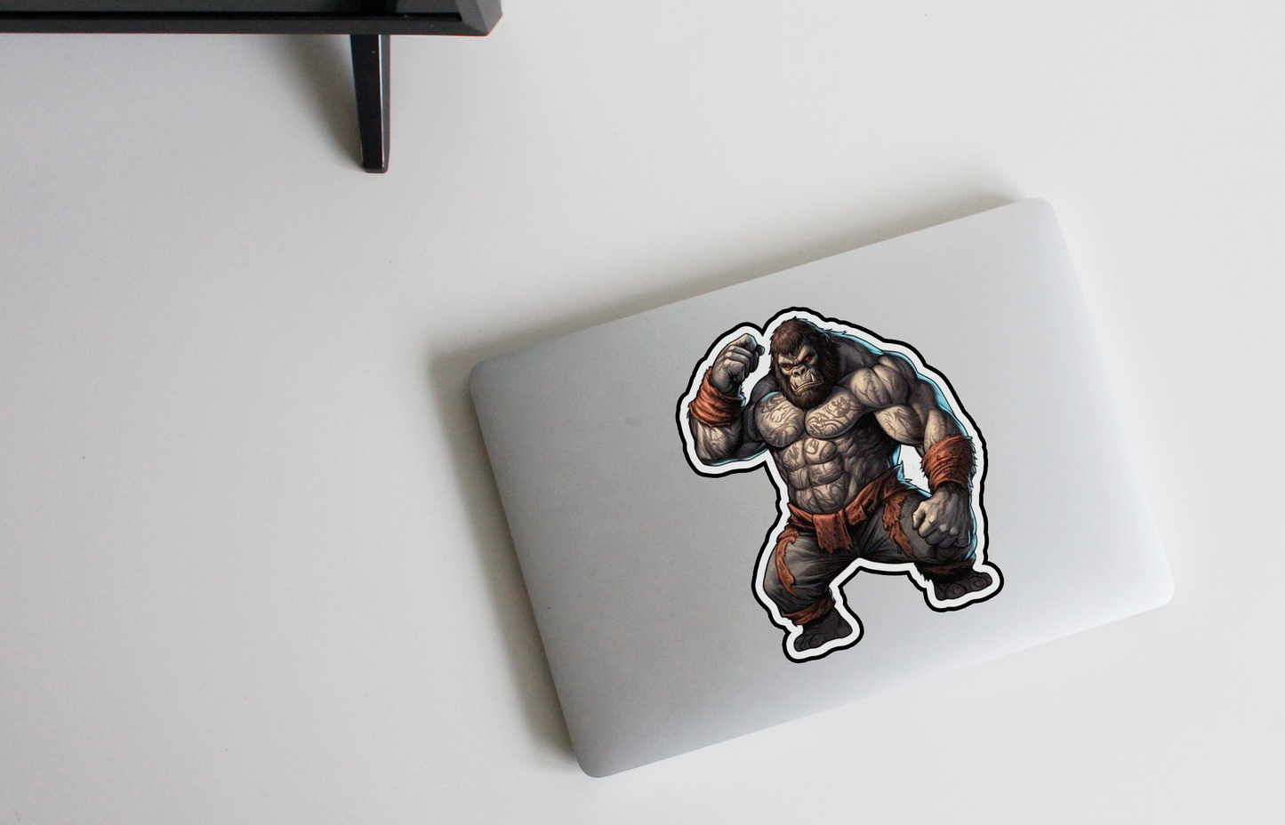 Laat je wildste kant zien met onze 'Streetfight Gorilla' sticker | Een krachtige mix van brutaliteit en urban style!